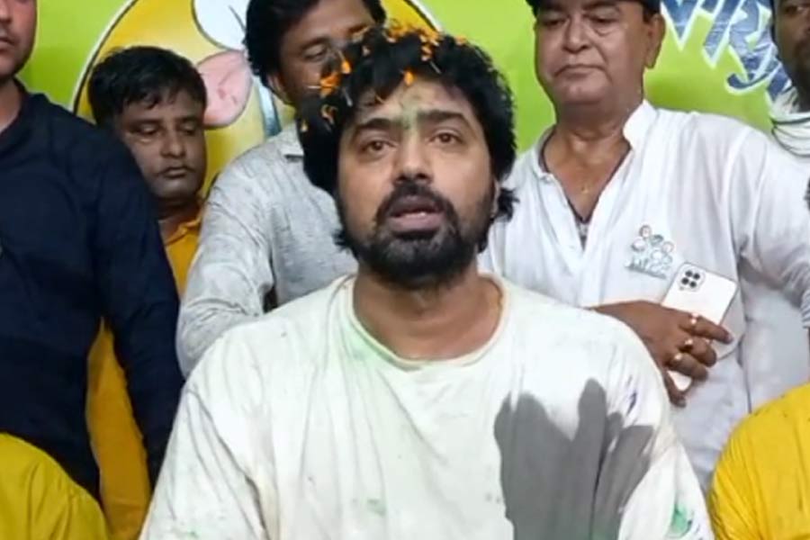 Job aspirant got back the money given to close aide of dev