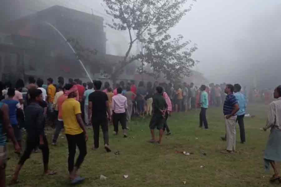 Massive fire broke out in a factory at Daspur