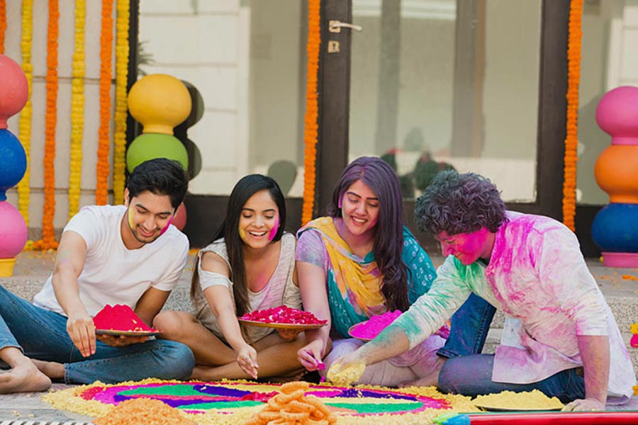Holi 2024: Bring these auspicious things at home