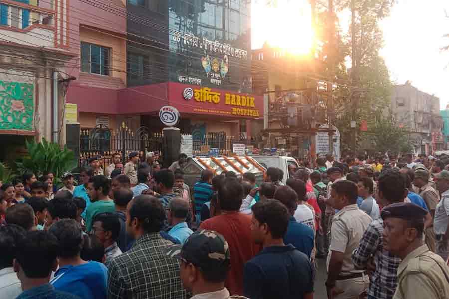 Patient party allegedly stages protest infront of Minister Subhas Sarkar's nursing home in Bankura