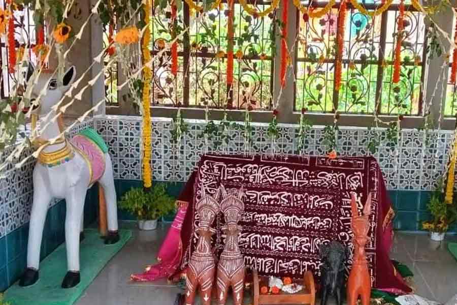 Hindu women join Muslim festivities in Bankura's Indas