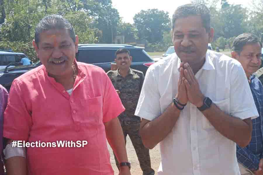 Members of 83 WC Champion Team congratulates Kirti Azad