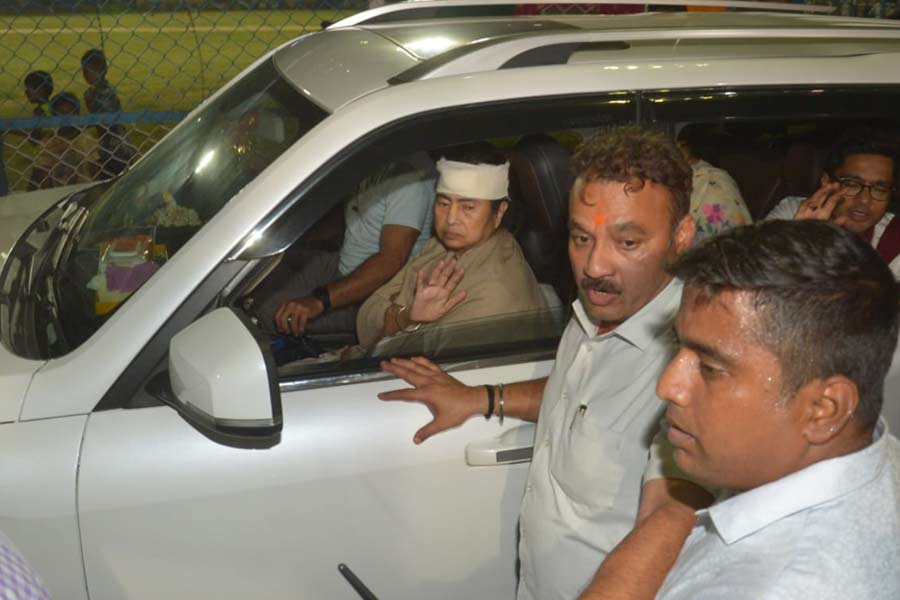 How is CM Mamata Banerjee? Doctors examine her and issue update