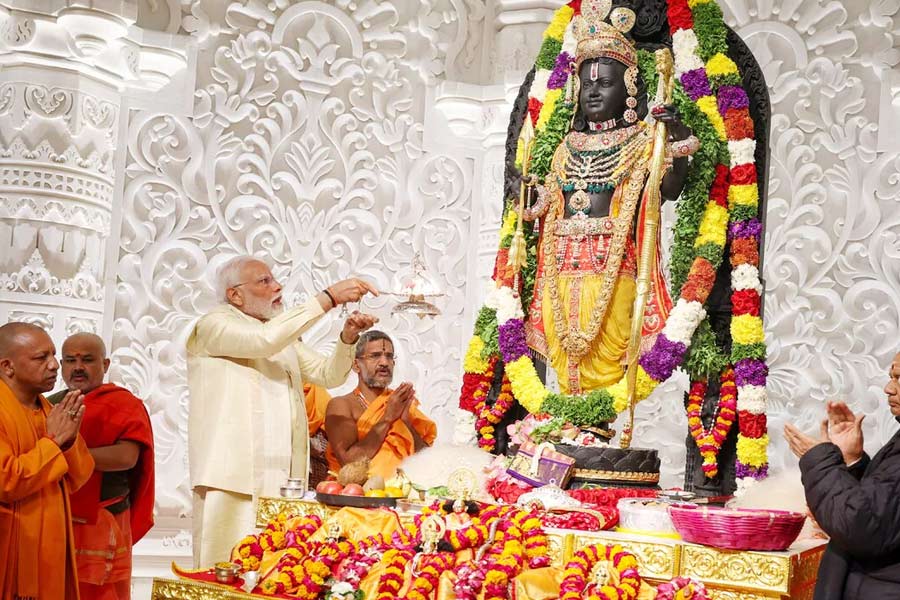 PM Narendra Modi mentions Ram Mandir related to Bengal people from Arambag rally