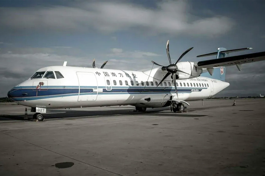 Chinese Passenger Delays Flight By Tossing Coins In Engine