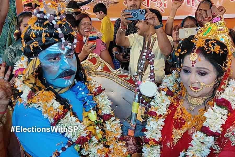 BJP MP Jyotirmay Singh Mahato attends Shivaratri celebration with flag