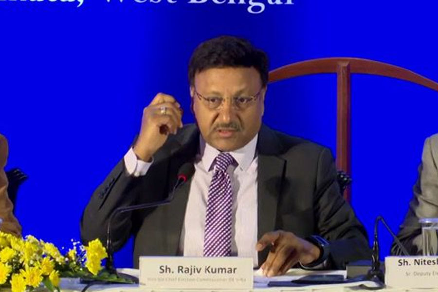Without Aadhar card people can cast their vote with alternate identity card, big announcement by Election Commission of India