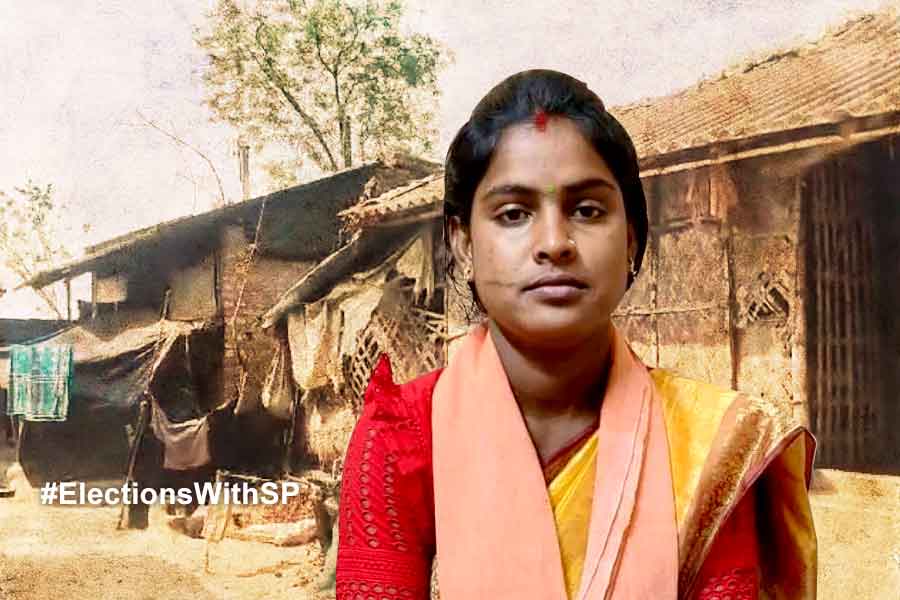 Family assists BJP candidate Rekha Patra in vote campaign