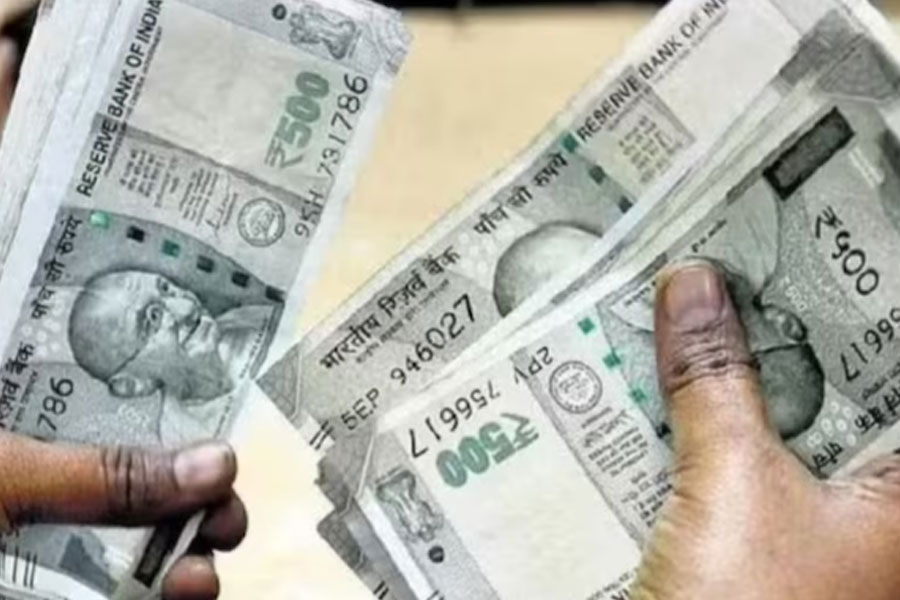 Cabinet clears 4% hike in DA for central government employees