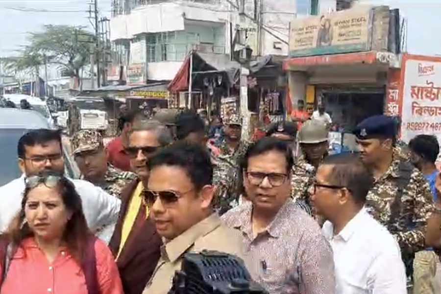 Delhi's fact finding team stopped by police on way of Sandeshkhali