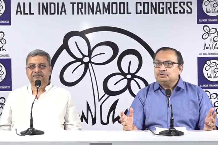 TMC slams Abhijit Gangopadhyay over BJP joining