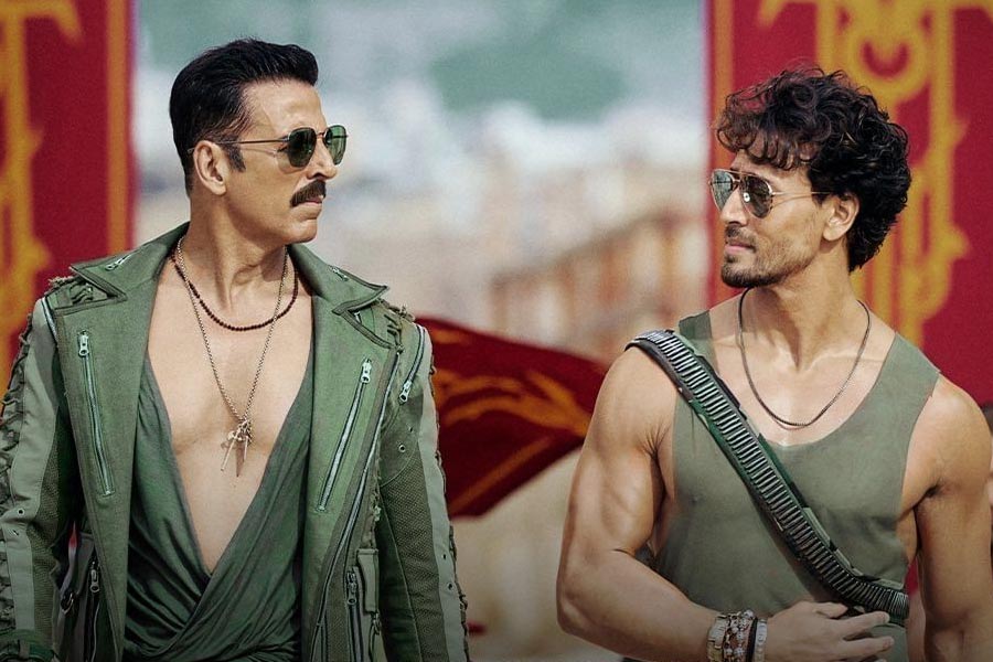 Akshay Kumar teases Tiger Shroff at Bade Miyan Chote Miyan trailer launch
