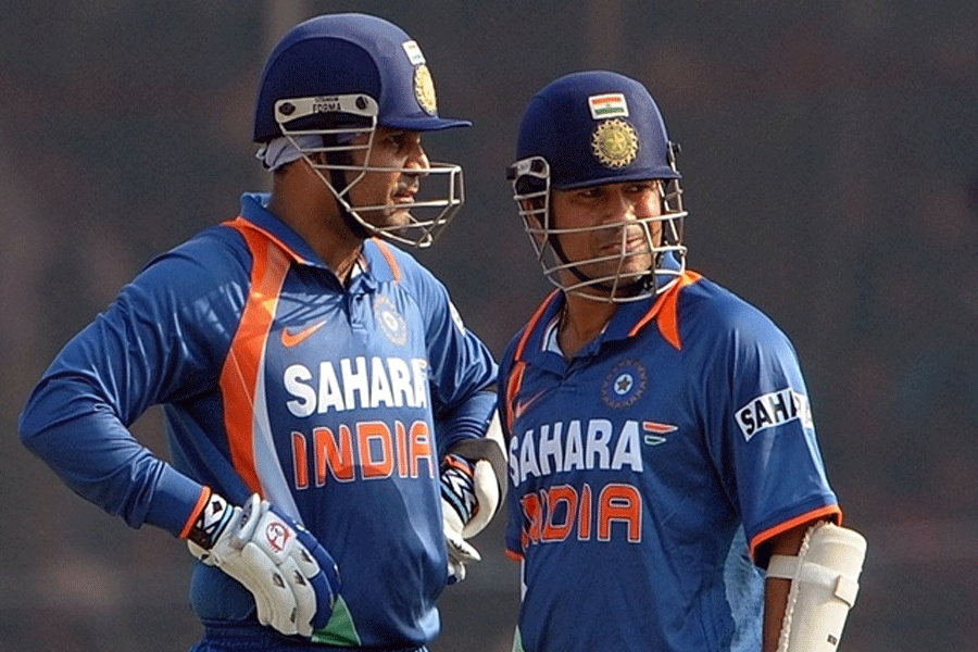 Sachin Tendulkar and Virender Sehwag will commentate on the ipl opener