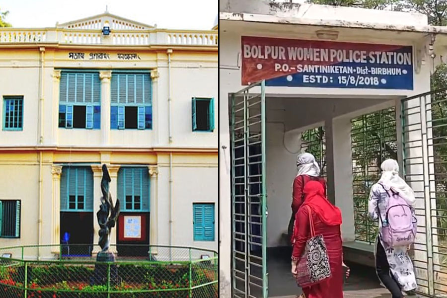 Girl students file FIR against Proffesor allegedly being harrassed in WhatsApp chat