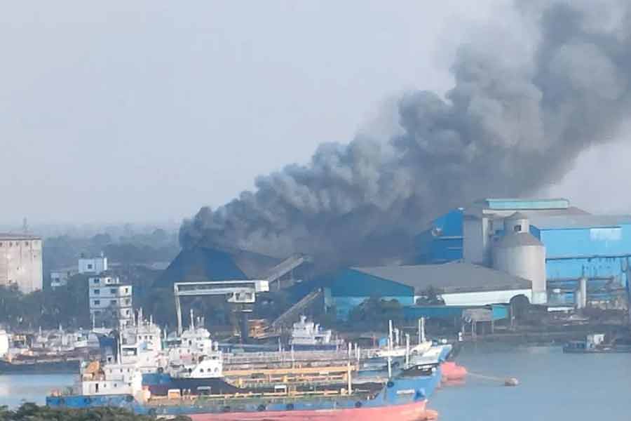 Massive fire broke out in a sugar factory in Bangladesh