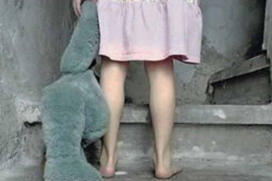 Teacher accused of abusing minor girl