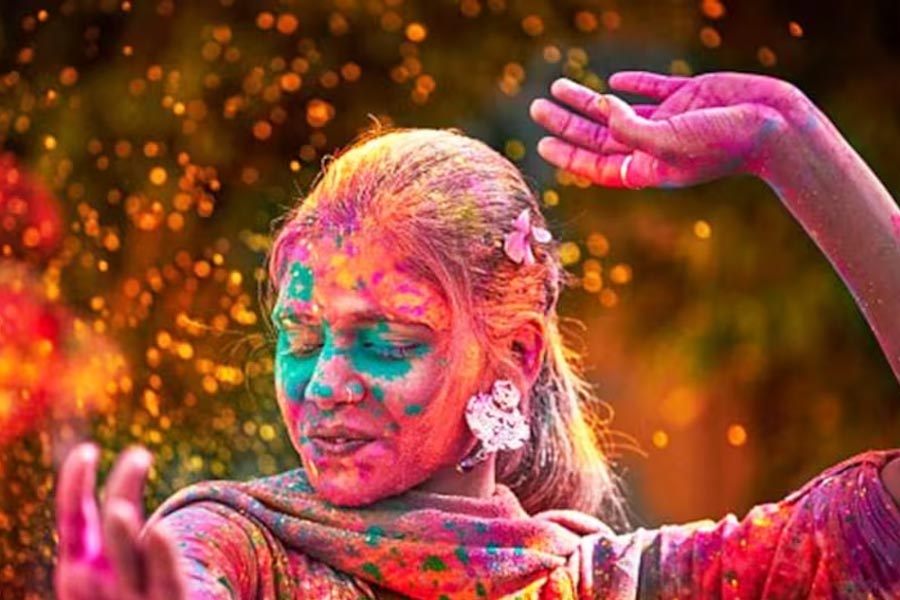 Holi 2024: How to get rid of Holi colors from your body and clothes