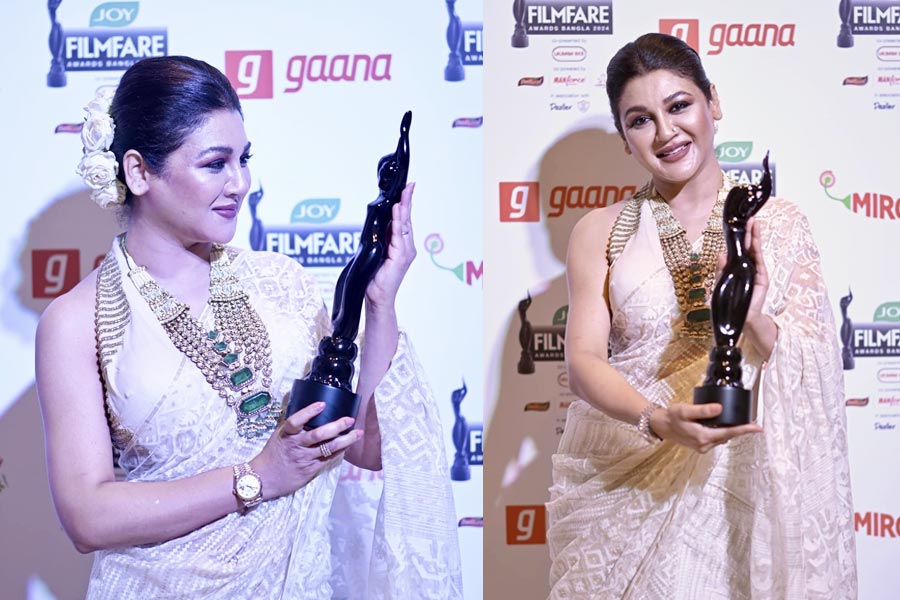 Jaya Ahsan promoting Bangladeshi heritage by wearing Maslin Jamdani at Filmfare