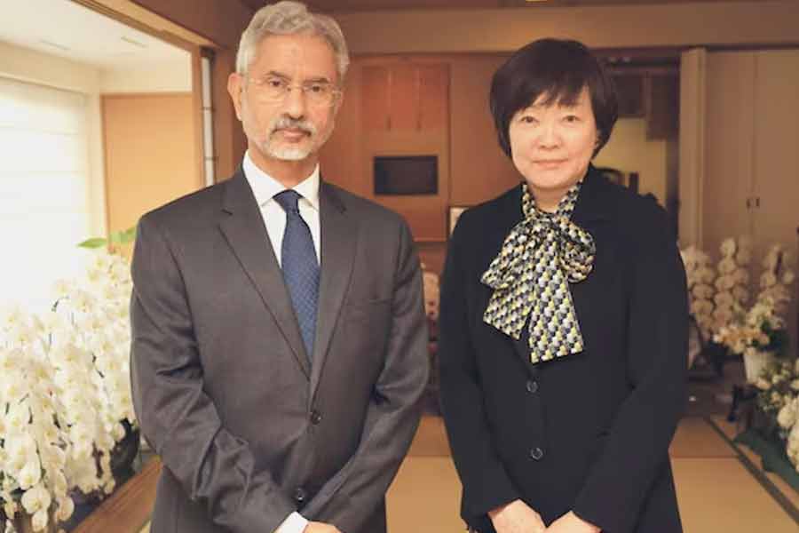 S Jaishankar meets Shinzo Abe's wife, hands over PM Modi's letter