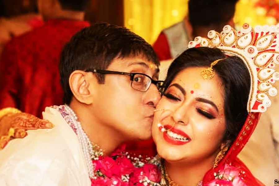 Sreemoyee Chattoraj shares first night glimpse with Kanchan Mullick