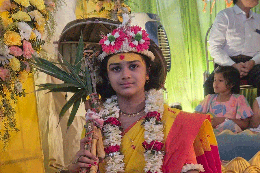 Suri family organizes thread ceremony for daughter in Birbhum