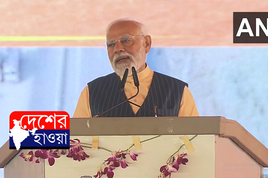 PM Modi apologizes after getting late in Bihar