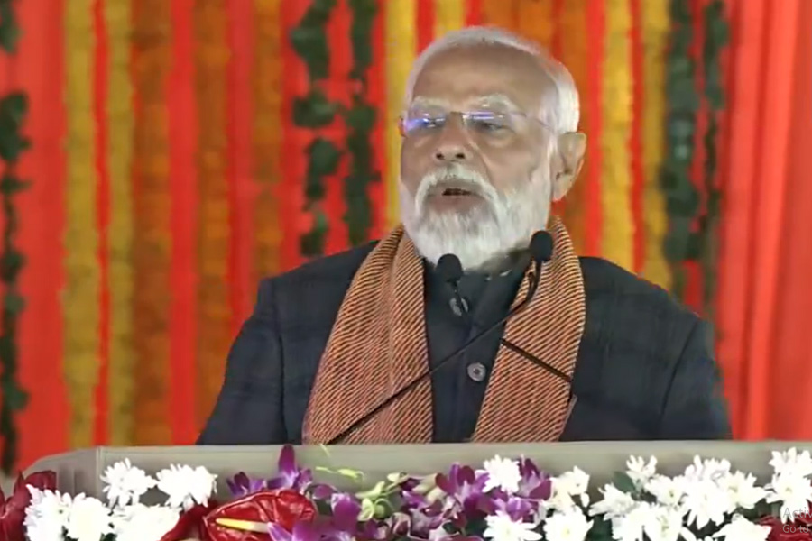 PM Modi visits Kashmir after article 370 scrapped, inaugurates many schemes