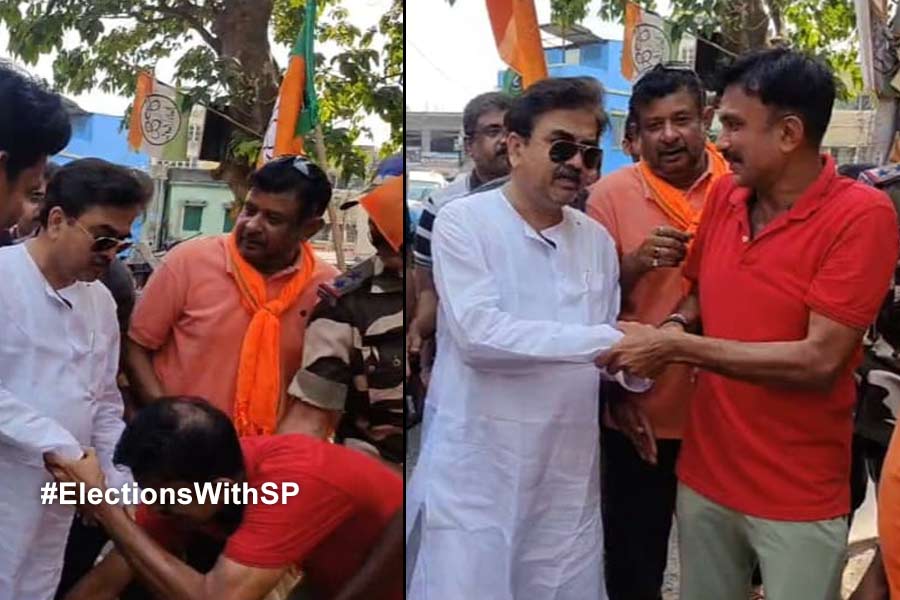 Lok Sabha 2024: A police officer touched feet of Abhijit Gangopadhyay, spark controversy