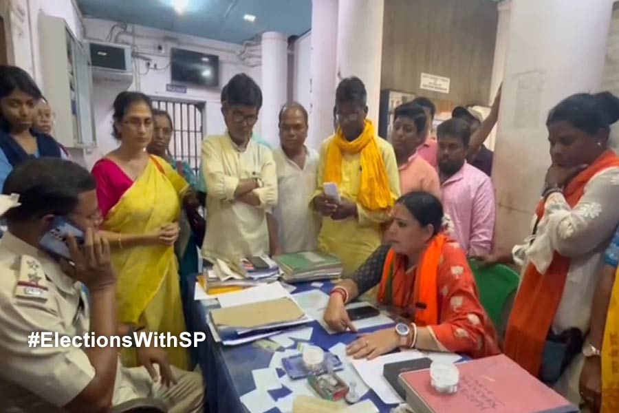 BJP candidate Agnimitra Paul allegedly threatens police officer in Medinipur