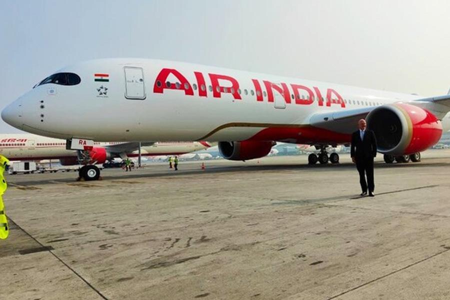 Air India passengers fainted while waiting for cancelled flight