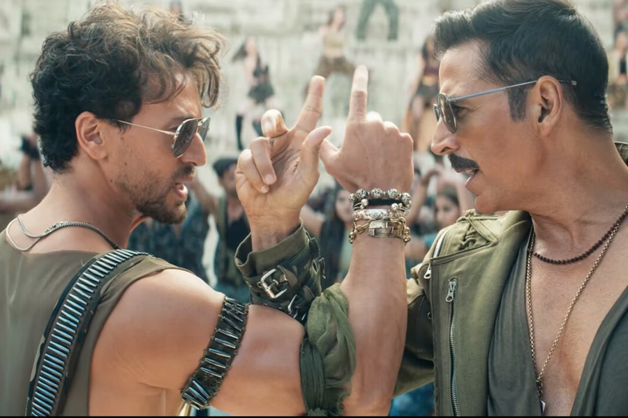 Bade Miyan Chote Miyan Review: Akshay Kumar and Tiger Shroff huff and puff their way through the film
