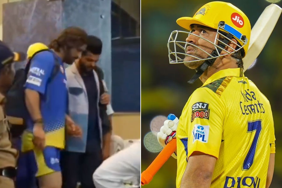 Suresh Raina offered a helping hand as MS Dhoni struggled to climb down stairs