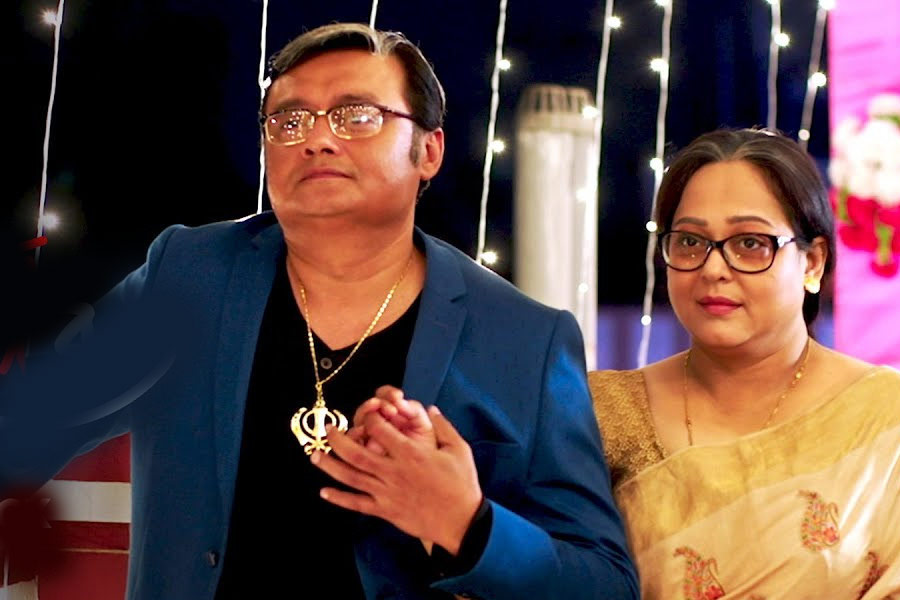 Here is the review of Aparajita Adhya, Saswata Chatterjee starrer Eta Amader Golpo, directed Manasi Sinha