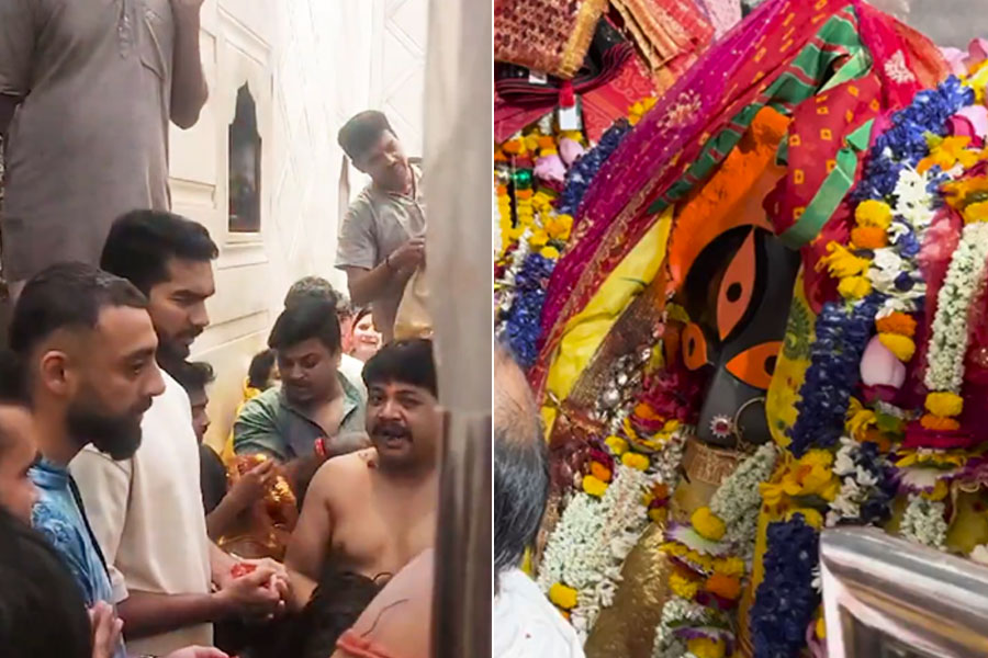 Kolkata Knight Players offers prayers at Kalighat Temple ahead of KKR vs LSG clash