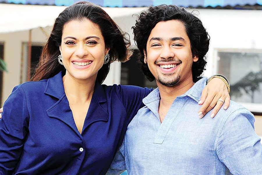 Riddhi sen met kajol during her movie schedule at Kolkata