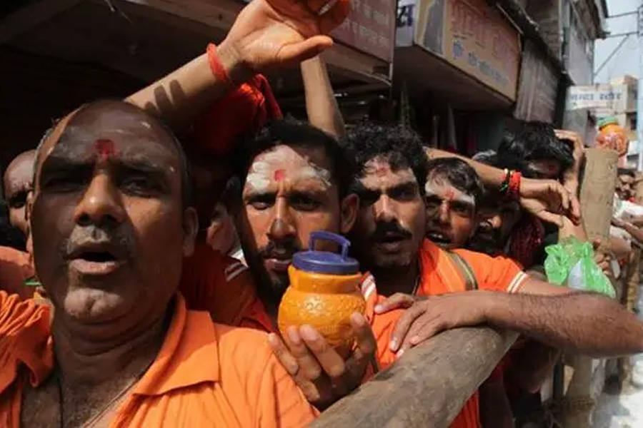 Cops at Kashi Vishwanath temple to wear dhoti-kurta