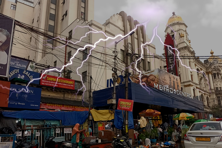 Lighting struck Dharmatala building, pillars damaged