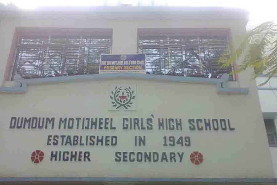 Verbal Duel between teachers in Dum Dum Motijheel School