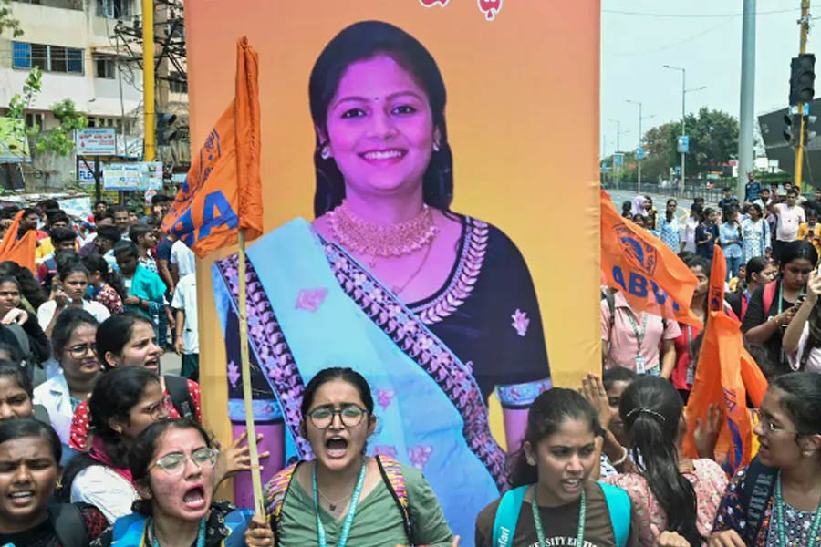 Congress now under fire as leader lebels serious charges after daughter's murder