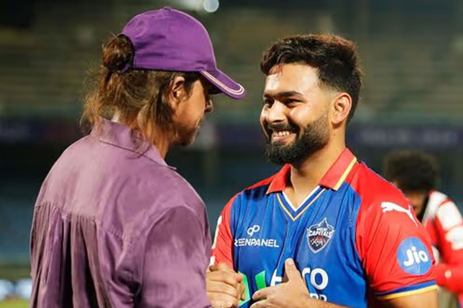 Shah Rukh Khan shares emotional moments with Rishabh Pant