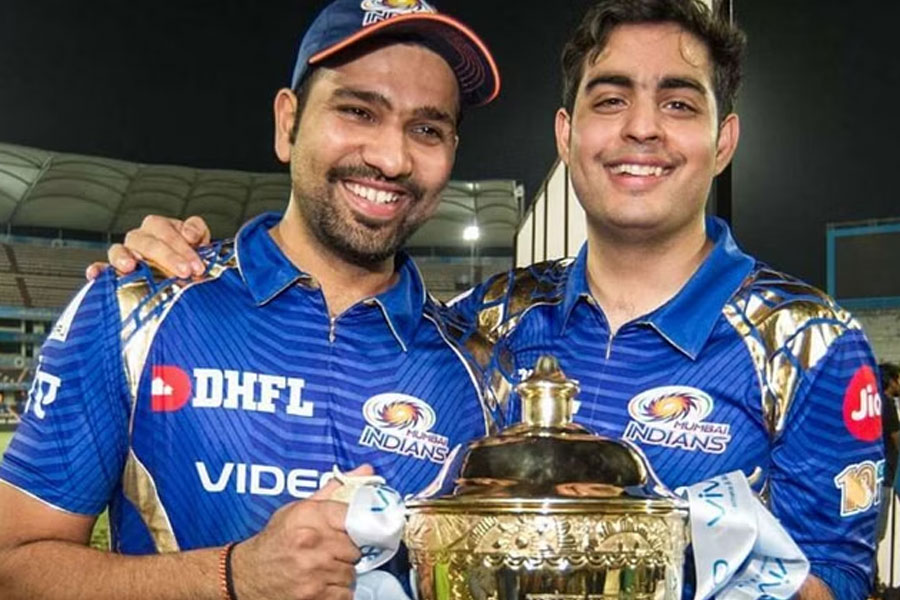 MI owner Akash Ambani drives Rohit Sharma to Wankhede before RCB match in IPL