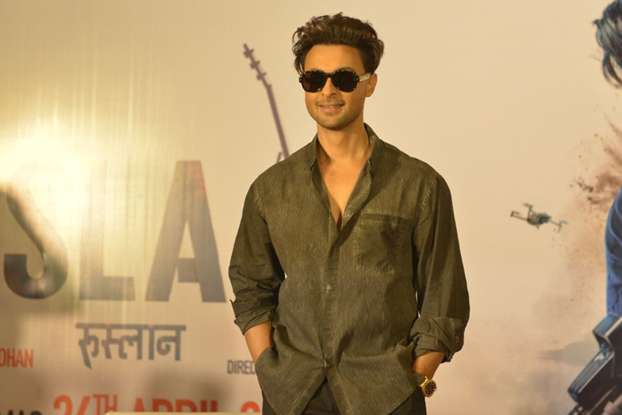 aayush sharma at kolkata for his new film Ruslaan Promotion