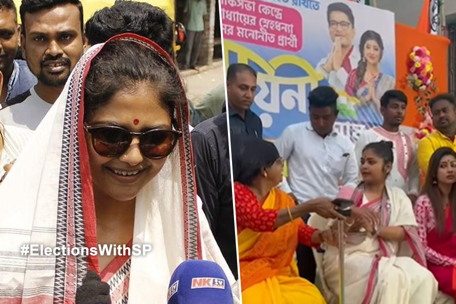 Saayoni Ghosh meets her school teacher at Lok Sabha 2024 campaign