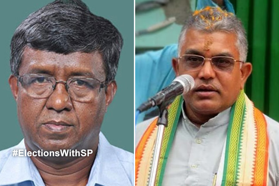 Dilip Ghosh celebrates birthday at Sunil Mandal's house