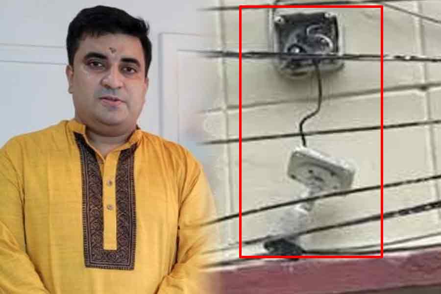 BJP leader Tamoghna Ghosh house attacked by antisocial in Kolkata