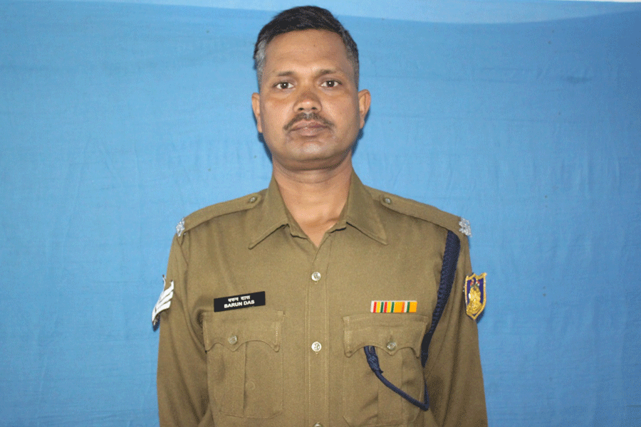 A Howrah jawan was shot dead by his own service revolver in Srinagar