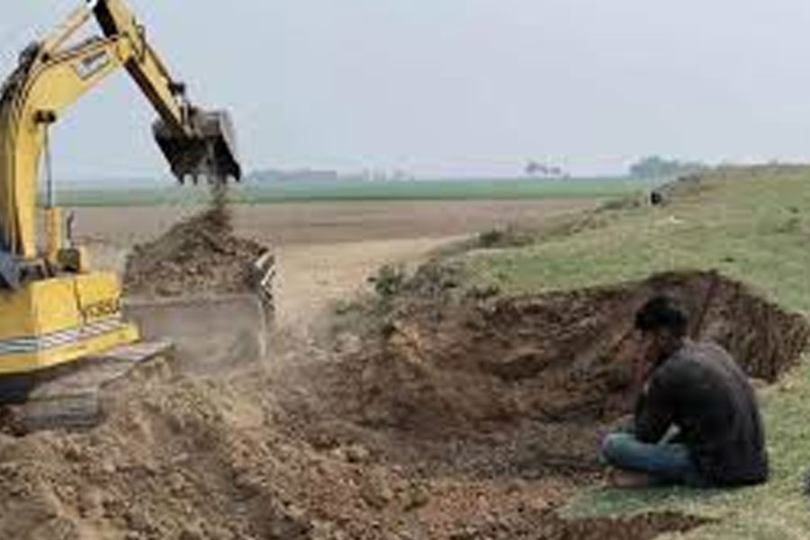 Allegation of soil smuggling against BJP worker in phulia Nadia