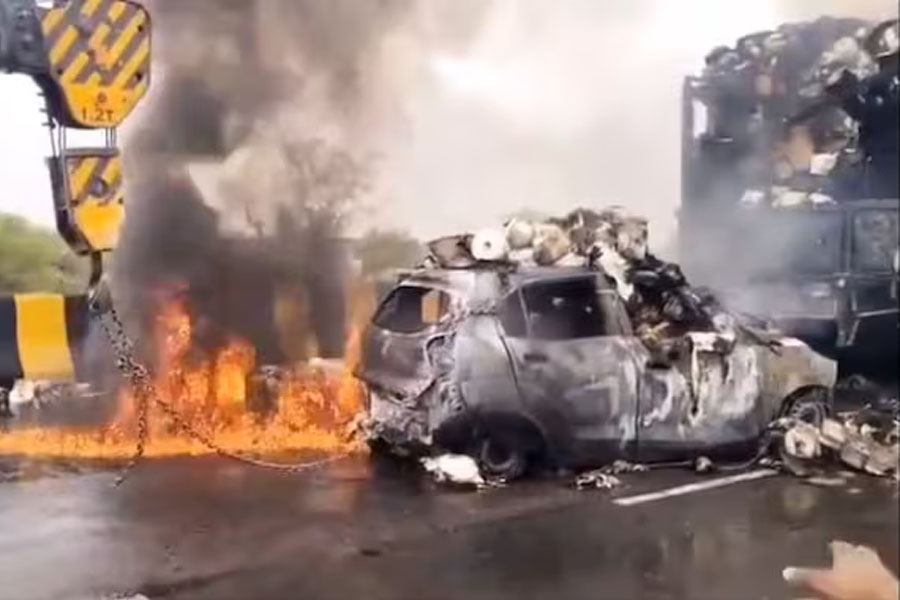 7 family members died due to car accident in Rajasthan