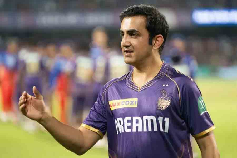 Gautam Gambhir offers prayer at Kalighat temple