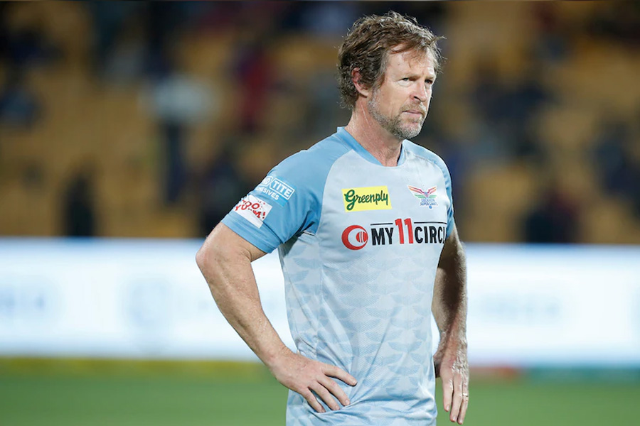 Jonty Rhodes allegedly called a fan jobless, gets trolled